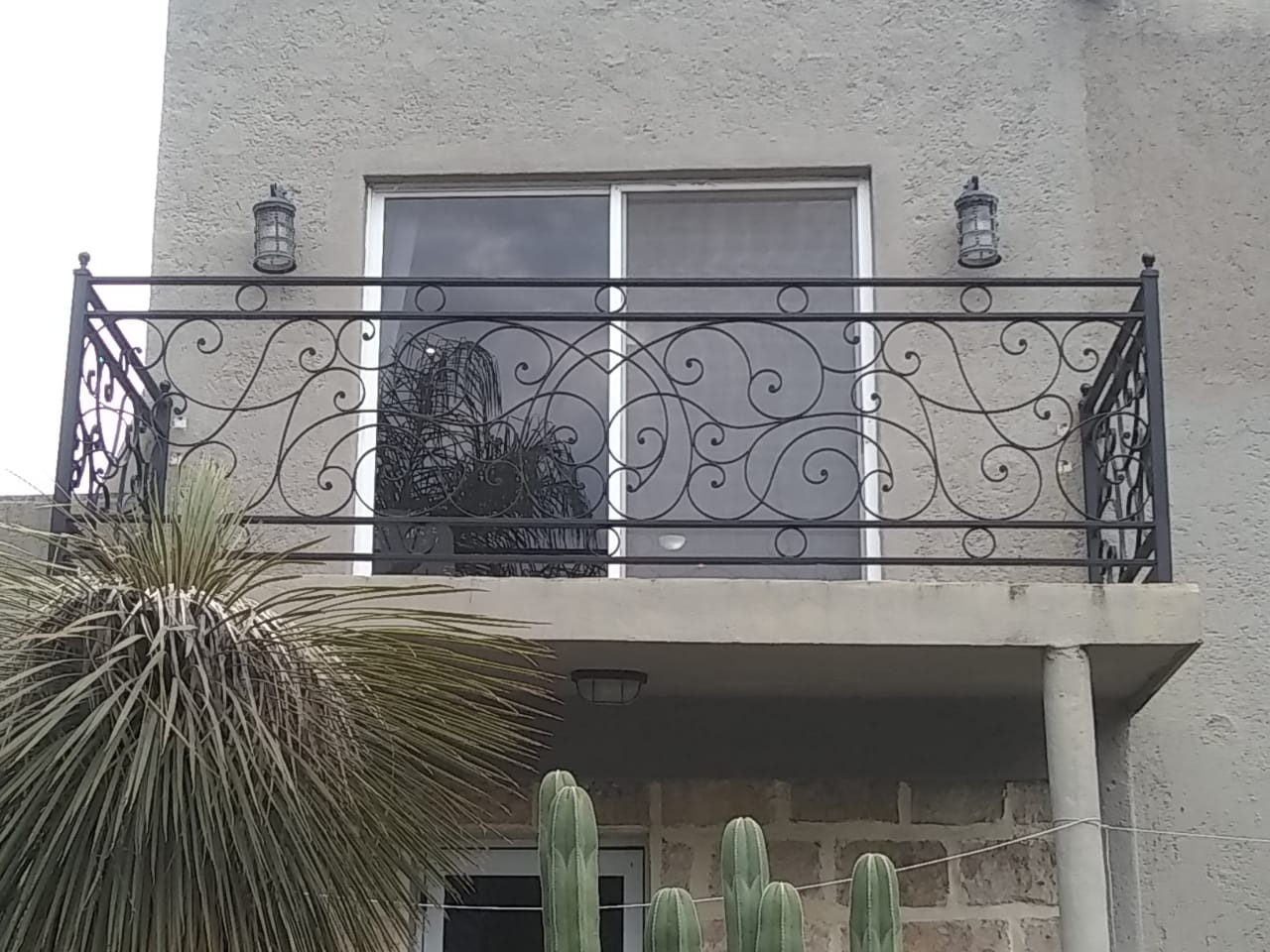 barandal rustico de herreria para balcones en Monterrey