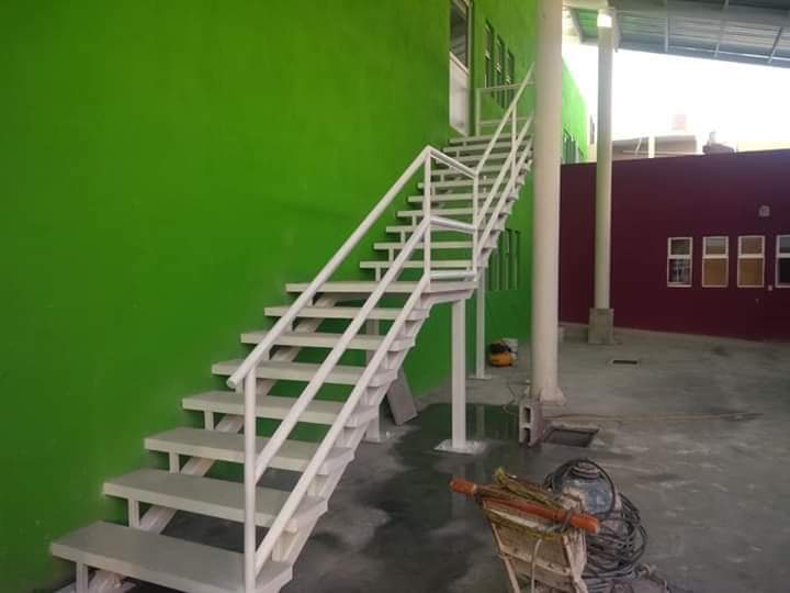 fabricación de escaleras americanas de herrería en Monterrey