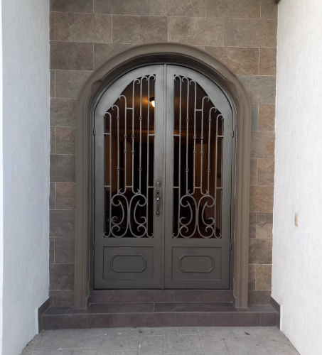 Puertas rústicas de hierro forjado en Monterrey